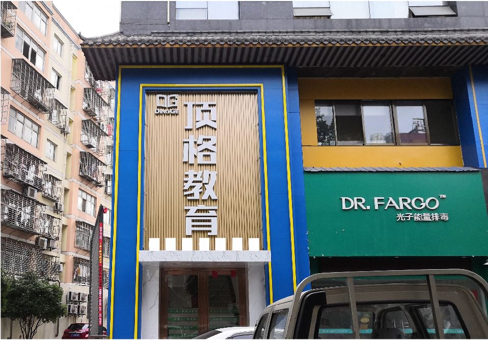 东阳门头设计要符合门店特色。