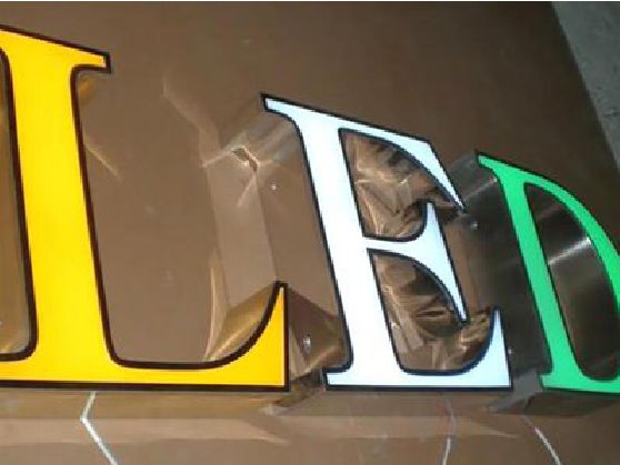 东阳介绍LED招牌的基础知识。